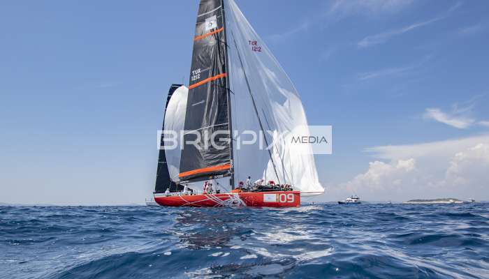 52 Super Series - 580