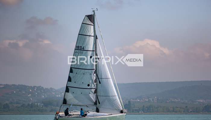 2szem_tokerulo - 2930